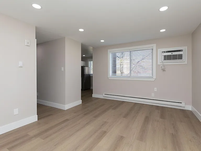 Laura Lane Apartments — Photo 45