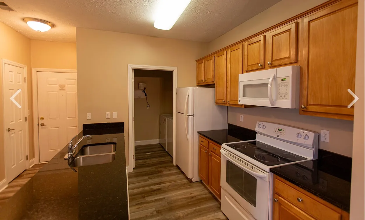 2 bed, 1040 sqft, $1,350 — Photo 4