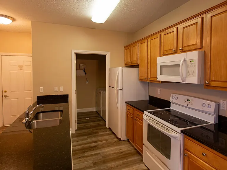 103 Parkview Dr #203 — Photo 4