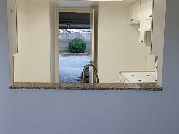 5th image of 1003 W 9th St APT 20