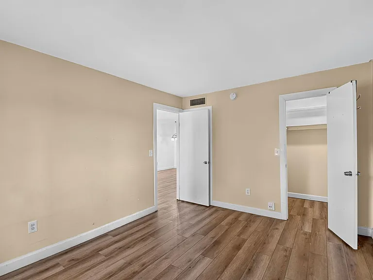1505 Crescent Cir #B24 — Photo 23