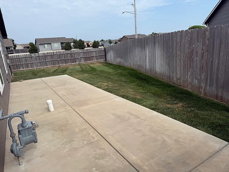 1350 N Azena St #1350 — Photo 15