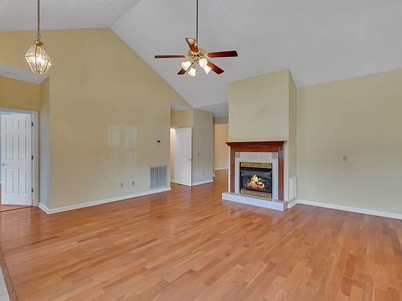 2nd image of 407 Lochmere Dr
