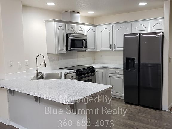 4th image of 3383 Bali St NE
