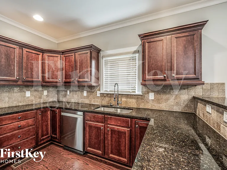 1016 Alford Ave — Photo 6