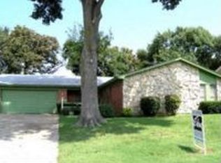 1723 Brooks Dr, Arlington, TX 76012