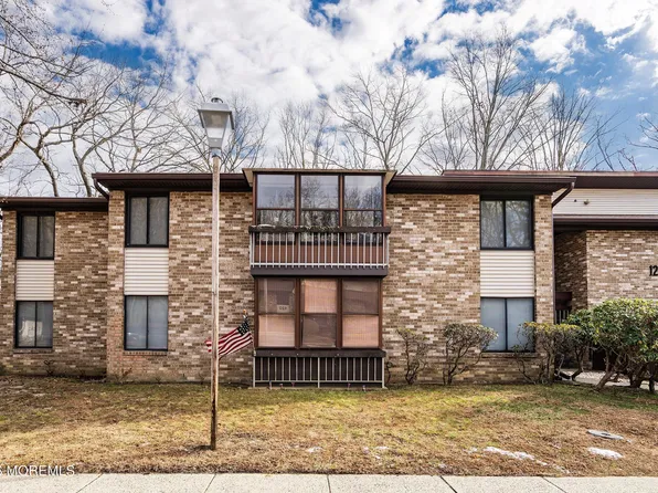 125 Amberly Drive #F, Manalapan, NJ 07726