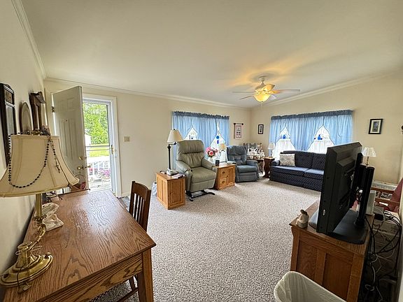 3rd image of 38 Trailwood Dr