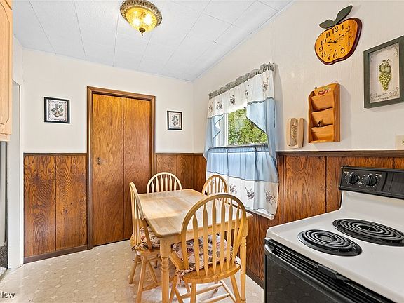 4th image of 28 Ledgewood Dr
