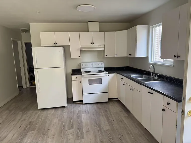 21XX Fraser Ave — Photo 8