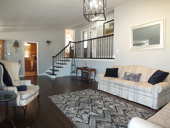 2nd image of 1033 Olivia Ave
