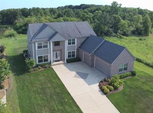 9869 W Prairie Grass Way, Franklin, WI 53132
