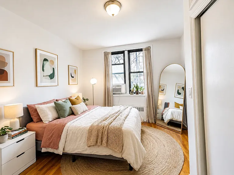 315 E 5th St #2B — Photo 2