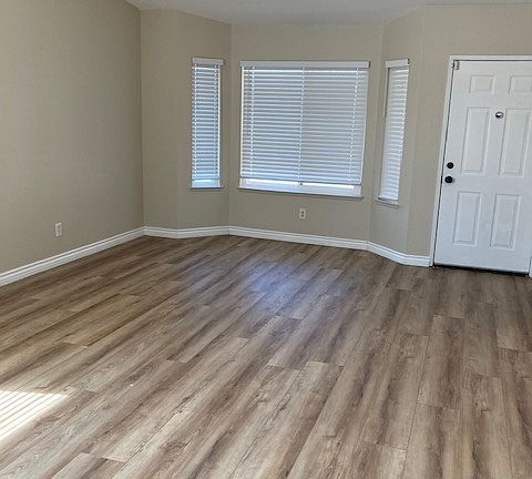 4th image of 2775 S Malcolm Ave