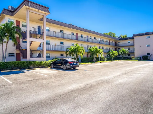 709 Lori Drive #204, Palm Springs, FL 33461