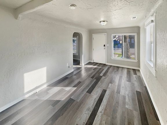 3rd image of 2865 Pingree Ave
