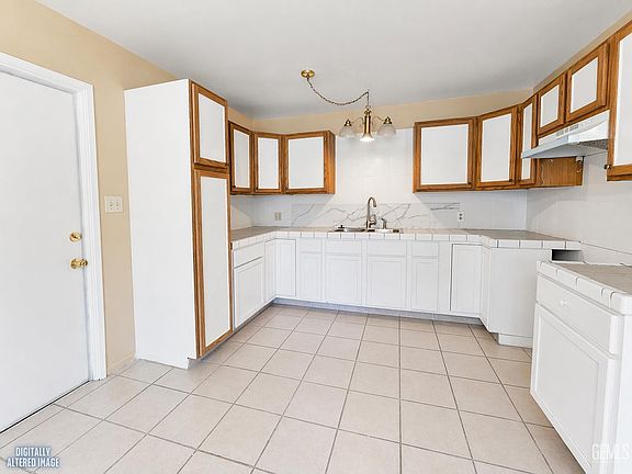 3rd image of 3909 Balboa Dr