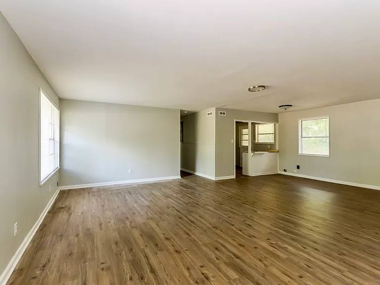 770 Vincent Ave NE — Photo 2