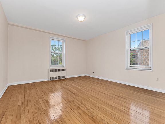5th image of 14021 Burden Cres #502