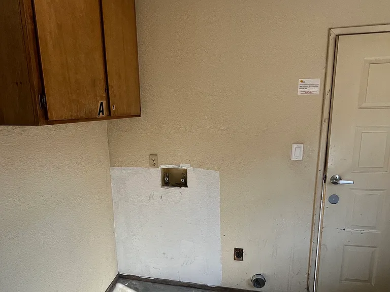 Common Laundry Room Hookup only