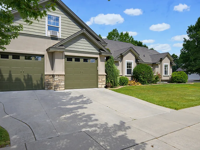 1739 E Pisa St — Photo 16