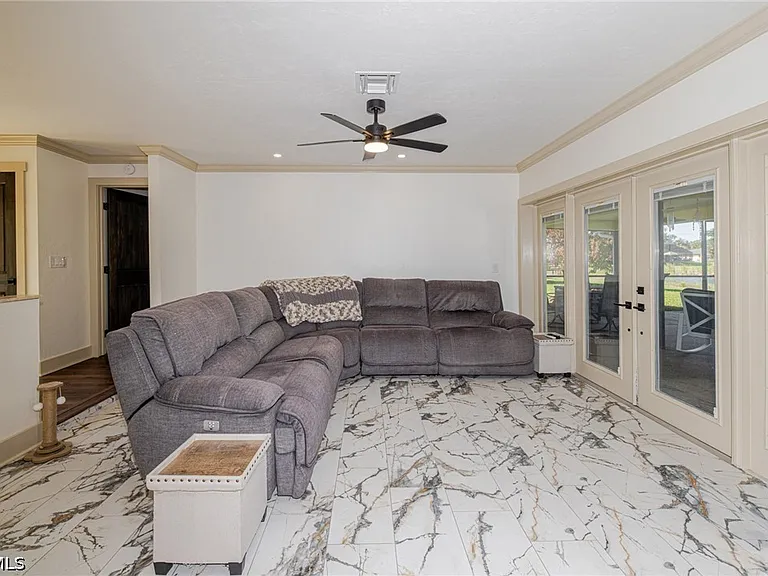 2507 Lakeview Dr — Photo 9