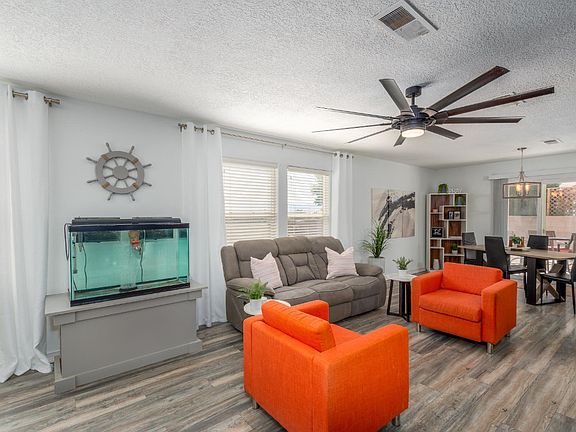 3rd image of 10500 Kayenta Pl NW
