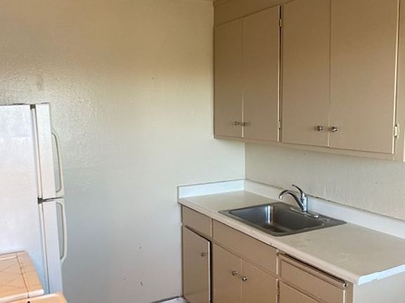 4th image of 1539 Humboldt St #D