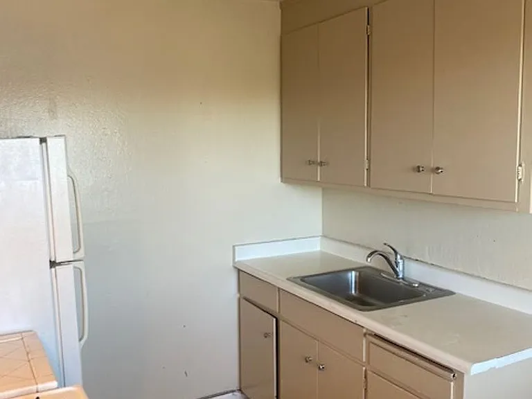 1539 Humboldt St — Photo 4