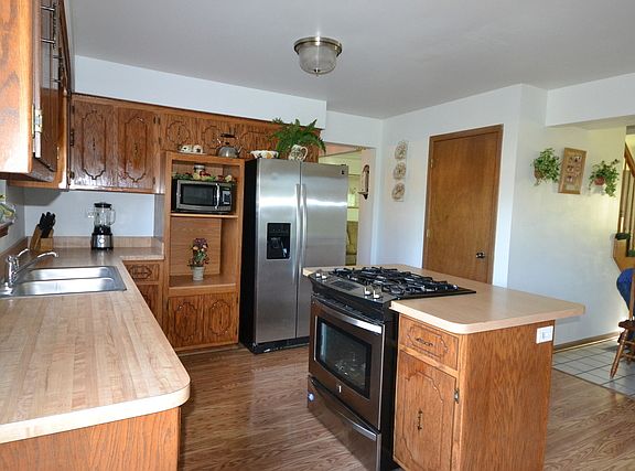 4th image of 17195 Highwood Dr