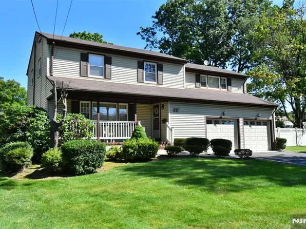 317 McKinley Boulevard, Paramus, NJ 07652