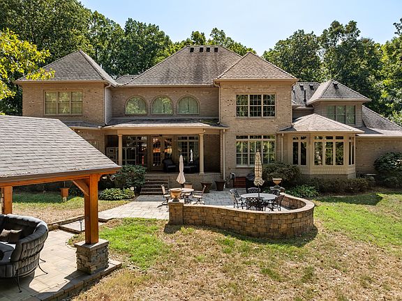 3rd image of 1028 Fairways Dr