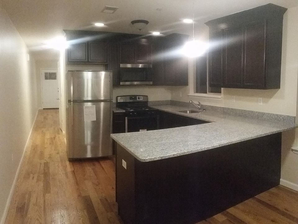 Eait in Kitchen
