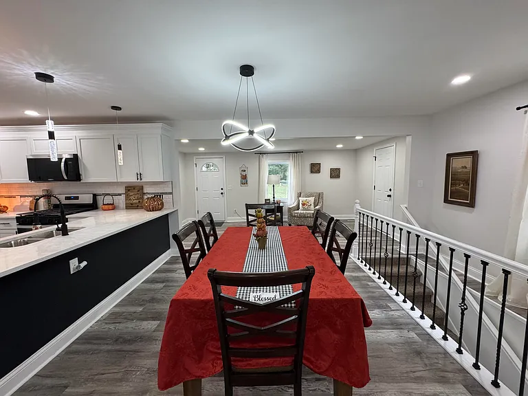 1427 Austin Ave — Photo 7