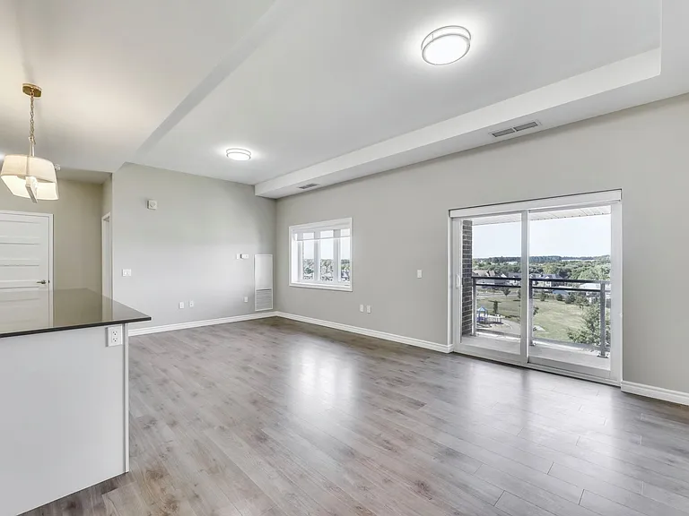325 Lakeview Dr — Photo 12