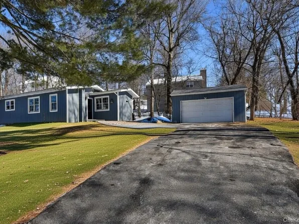 320 Walnut Ave, New Windsor, NY 12553