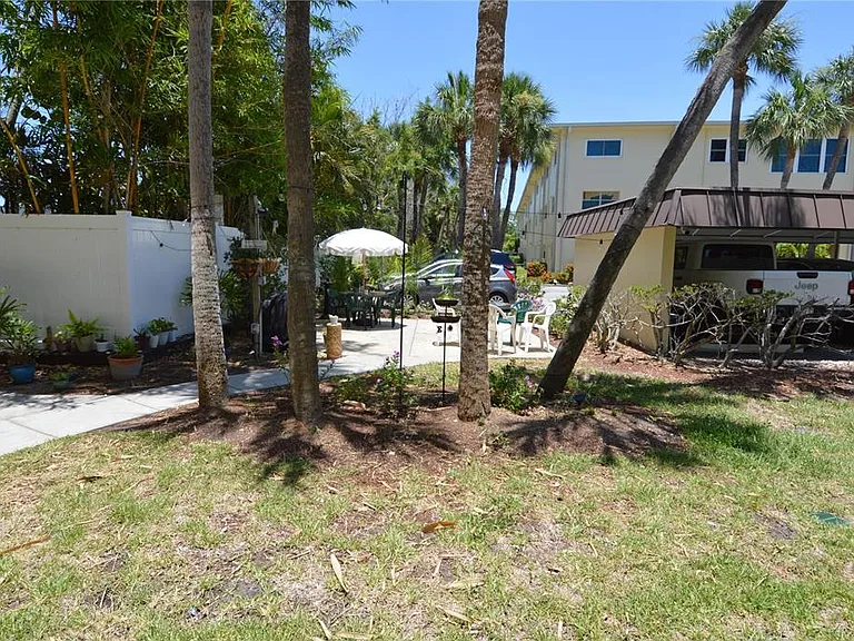 4700 Cove Cir #107 — Photo 52