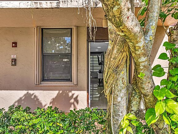 4th image of 2659 Carambola Circle N #106