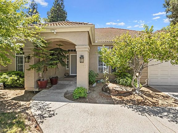 3rd image of 9215 N Stoneridge Ln