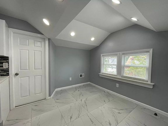 2nd image of 356 Leslie St Floor 3