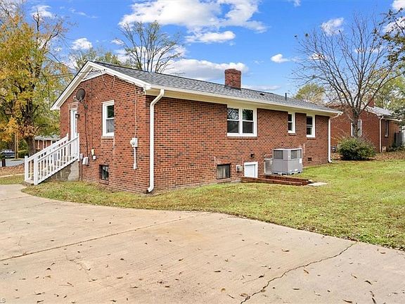 4th image of 1215 Westmoreland Dr