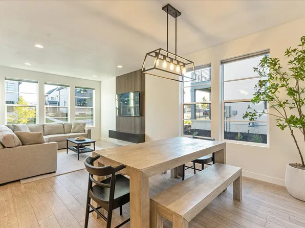 4392 W Bergen Ln, Lehi, UT 84043