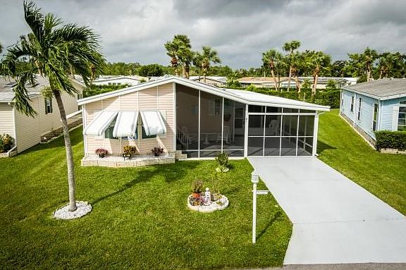 2nd image of 81 Peach Palm Ln