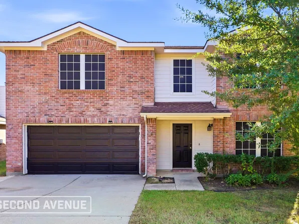 9400 Goldenview Dr, Fort Worth, TX 76244