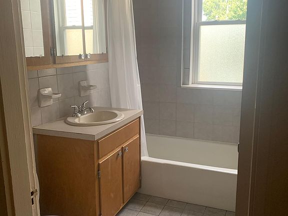4th image of 216 Lafayette St #0
