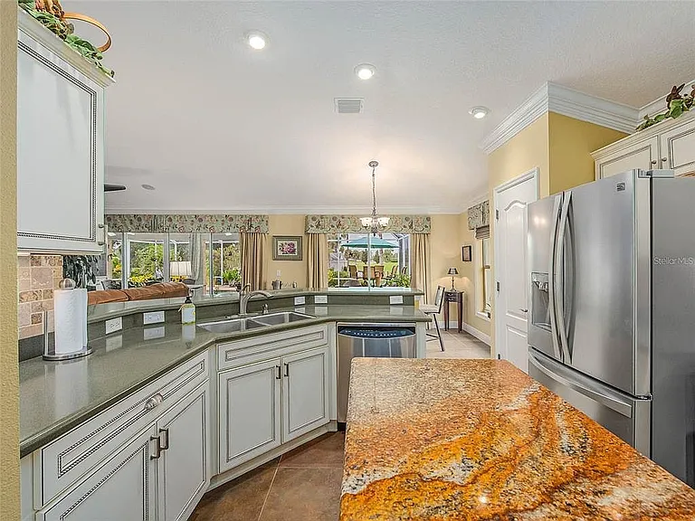 1281 Pendleton Cir — Photo 15