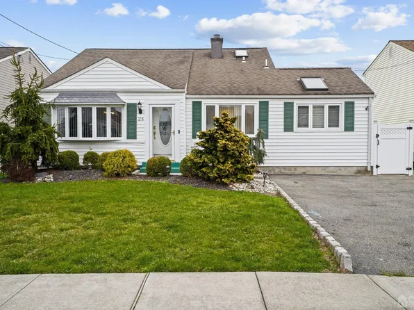 28 McKinley Ave, Colonia, NJ 07067