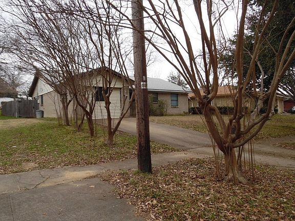 3rd image of 902 Westwood Dr