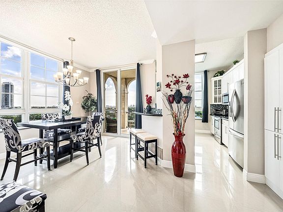 4th image of 520 SE 5th Avenue #1703