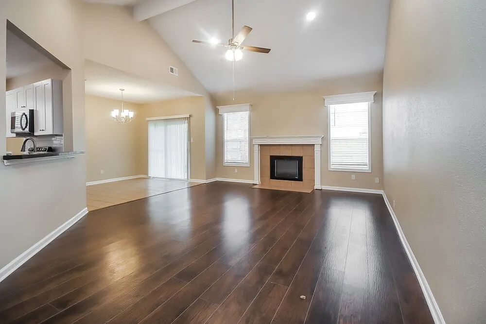 3 bed, 2.0 bath, 1440 sqft, $1,790 — Photo 3